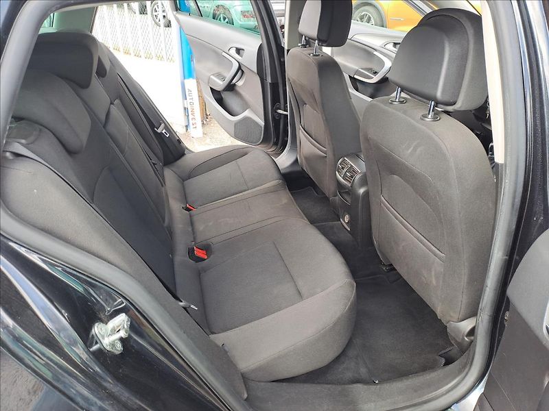 Opel Insignia 2,0 DCTI - fotka 7 z 14