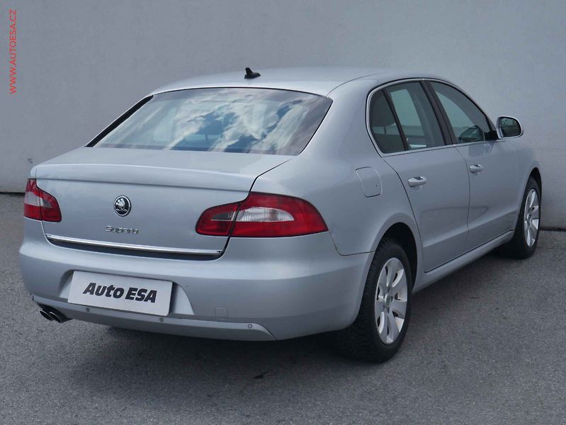 Škoda Superb (2010) 2.0TDi, Ambition, DSG - fotka 4 z 12