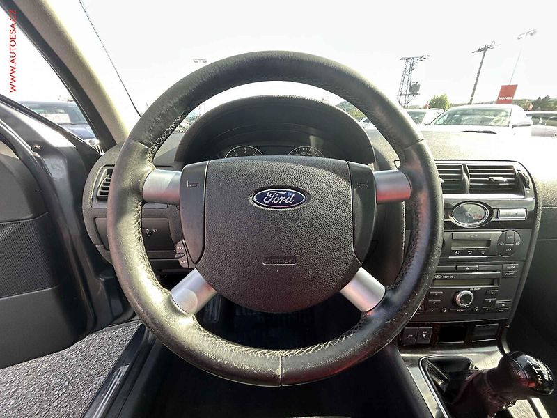 Ford Mondeo (2004) 1.8 16V, AC, výhřev sed - fotka 12 z 16