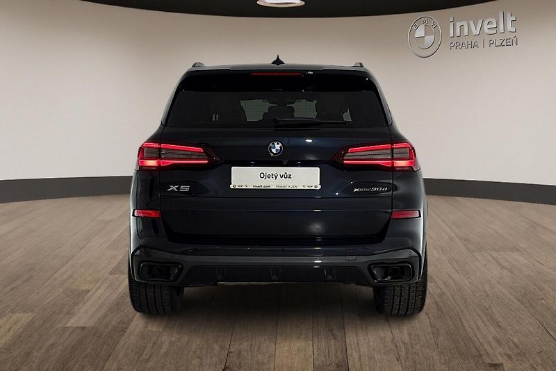 BMW X5 xDrive30d - fotka 4 z 28