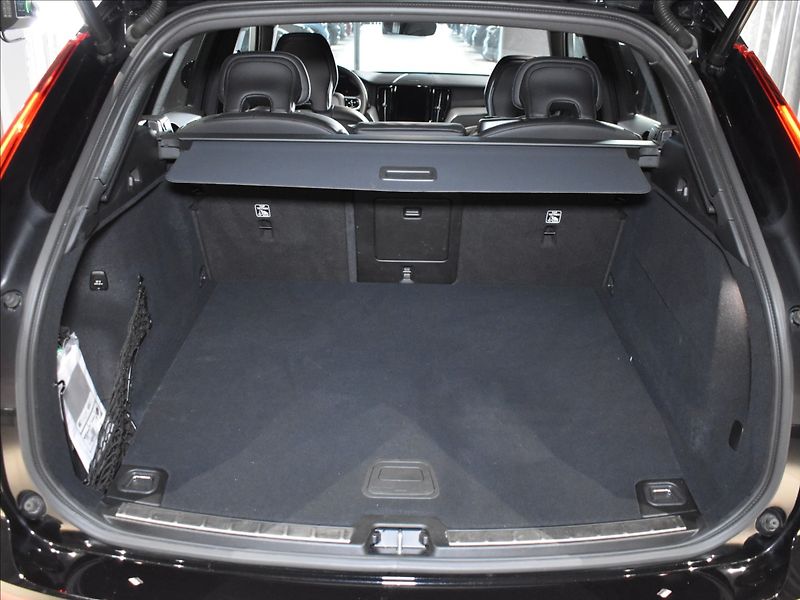 Volvo XC60 2,0 T6 AWD PLUS Black Edition - fotka 10 z 26
