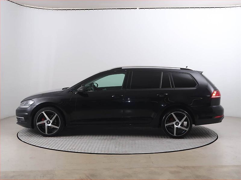 Volkswagen Golf (2018) 1.6 TDI, Automat, Navi, Xenony - fotka 3 z 18