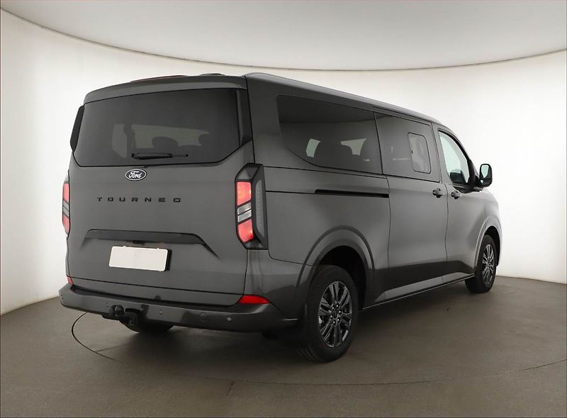 Ford Tourneo Custom (2026) 2.0 EcoBlue - fotka 5 z 24
