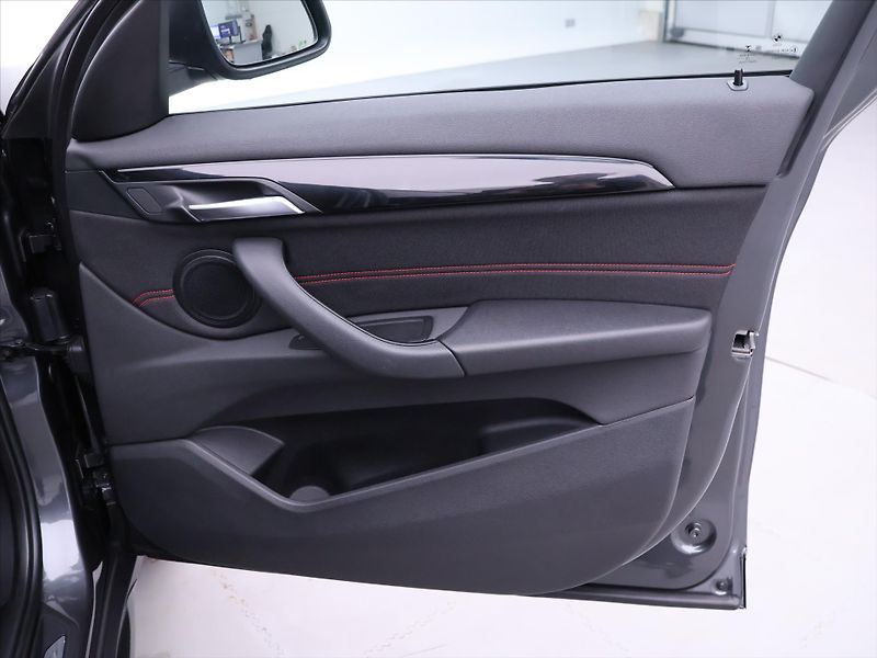 BMW X1 2,0 Xdrive 18d Sport - fotka 13 z 40