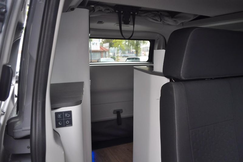 Ford Transit Custom Nugget Titanium 125kW Automat - fotka 17 z 25
