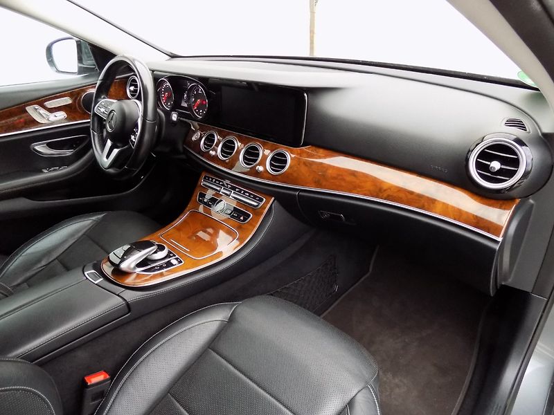 Mercedes-Benz Třídy E (2018) 400d/4-Matic/Full-LED/Webasto/ - fotka 16 z 39