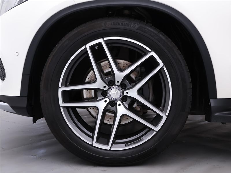 Mercedes-Benz GLE 3,0 350d 227kW AMG H&K LED CZ - fotka 41 z 48