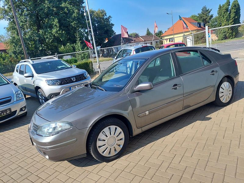 Renault Laguna (2007) II. 2.0i-16v - fotka 5 z 22