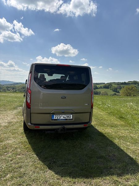 Ford Tourneo Custom (2021) 2,0 EcoBlue  - fotka 3 z 23
