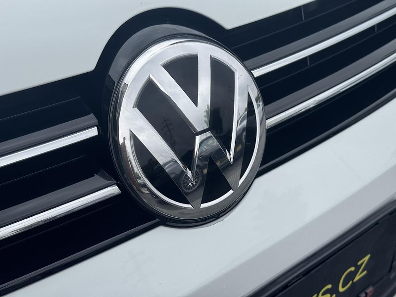 Volkswagen Sharan (2017) 2.0TDi 110kW 4M Highline 7míst - fotka 48 z 52