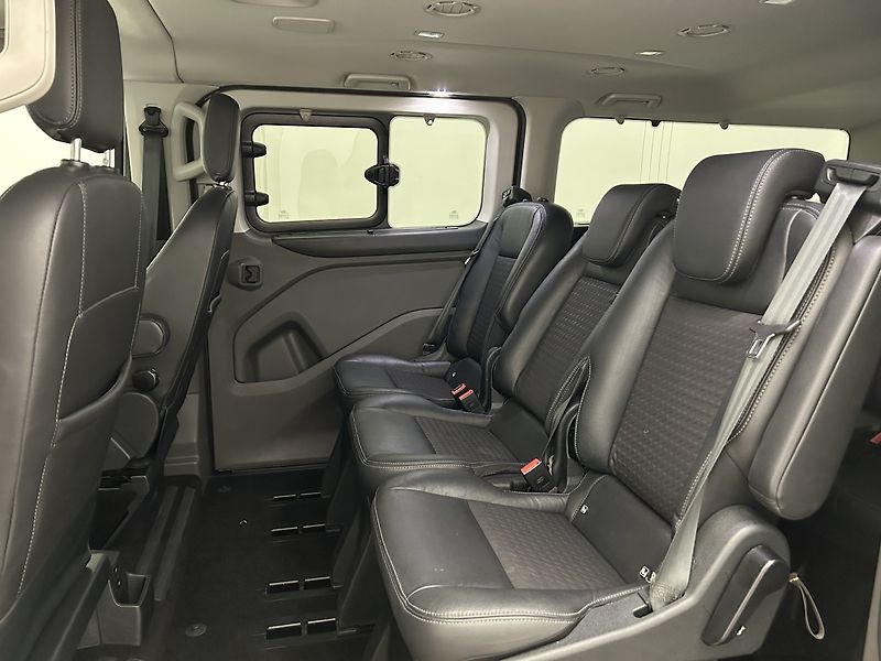 Ford Tourneo Custom 2.0 TDCI - fotka 18 z 27