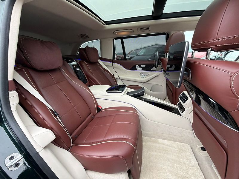 Mercedes-Benz GLS 4MATIC MAYBACH - fotka 27 z 38