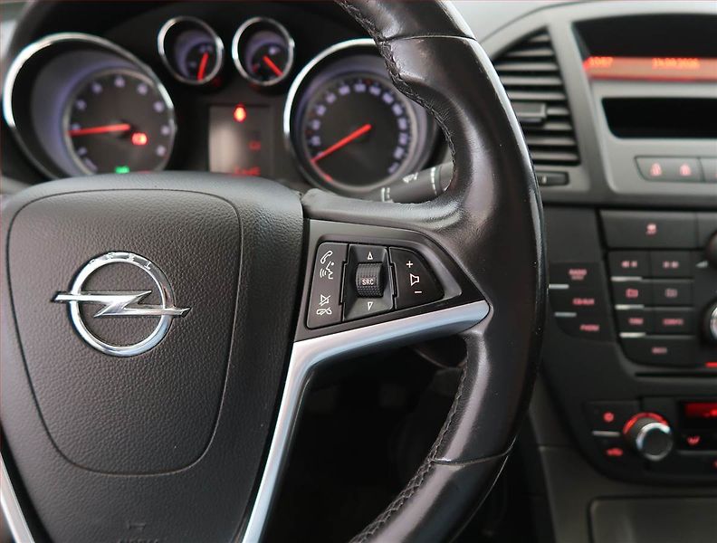 Opel Insignia (2009) 1.8, nová STK, pěkný stav - fotka 15 z 19