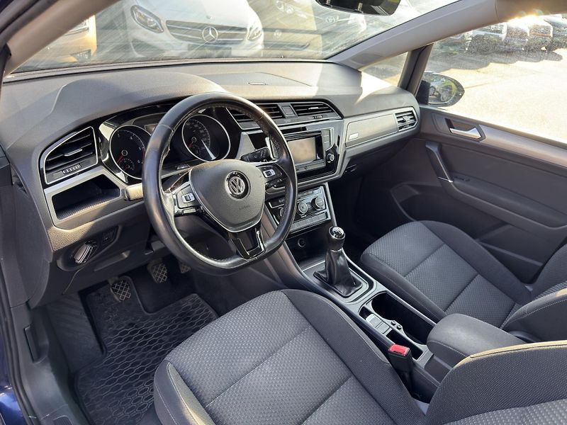 Volkswagen Touran - fotka 5 z 11
