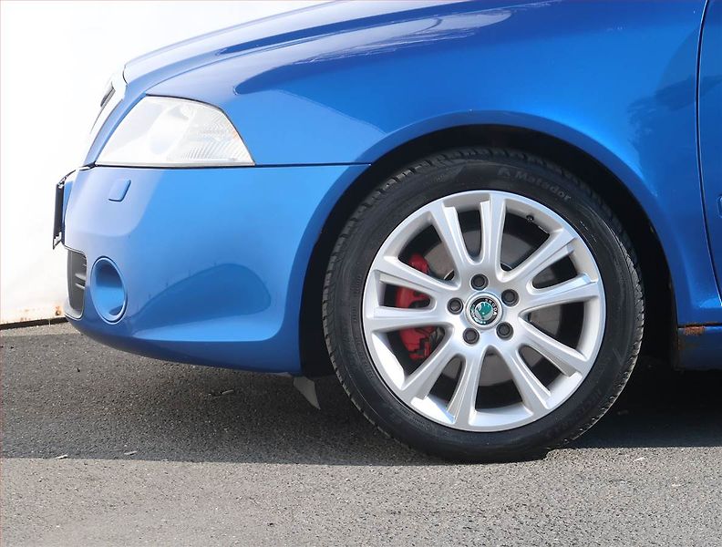 Škoda Octavia (2008) RS 2.0 TDI, Xenony, Tempomat - fotka 14 z 18