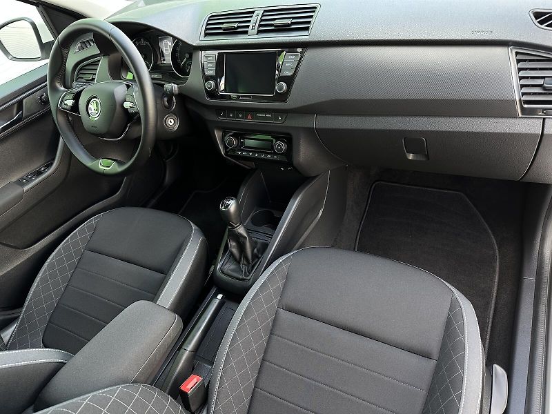 Škoda Fabia 1.0TSi Ambition TOP 95PS Clima - fotka 33 z 34