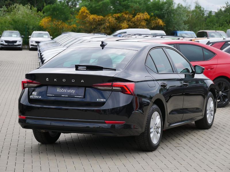 Škoda Octavia - fotka 2 z 24
