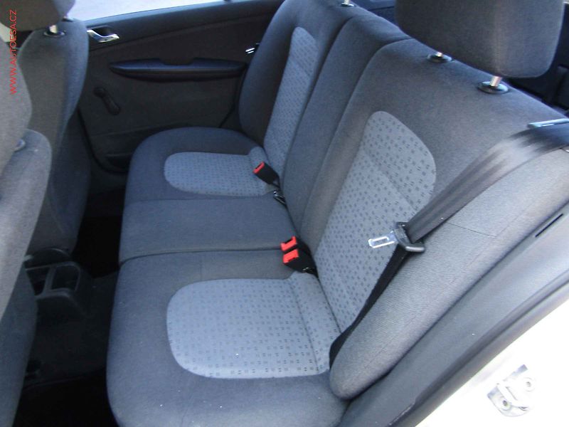 Škoda Fabia (2002) 1.4i, ČR, park.asist - fotka 10 z 12
