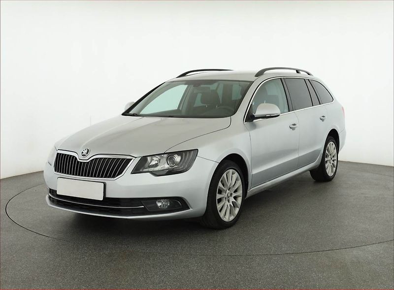 Škoda Superb (2013) Ambition 2.0 TDI, Serv.kniha - fotka 2 z 18