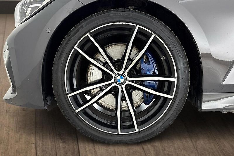 BMW Řada 3 330d xDrive - fotka 26 z 26