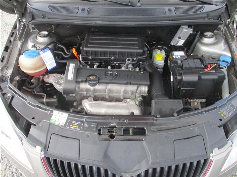 Škoda Fabia 1,4 i 16v, klima,servis,1.maj, - fotka 22 z 33