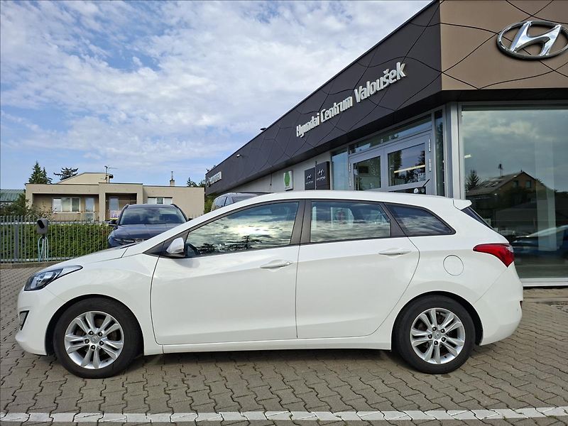 Hyundai i30 1,6 Trikolor 88KW - fotka 6 z 18