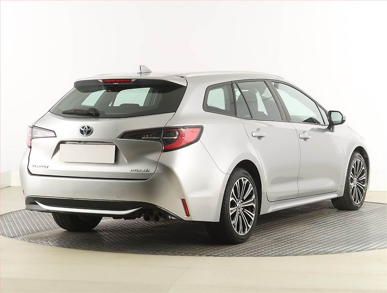Toyota Corolla (2022) 2.0 Hybrid, digi klima - fotka 5 z 21