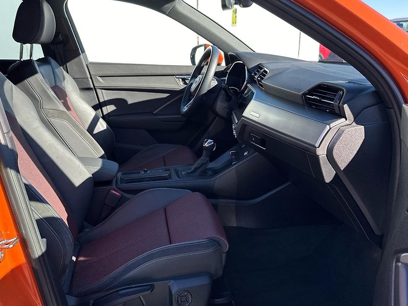Audi Q3 Advanced 2.0 TDI 110 kW S tron - fotka 12 z 23