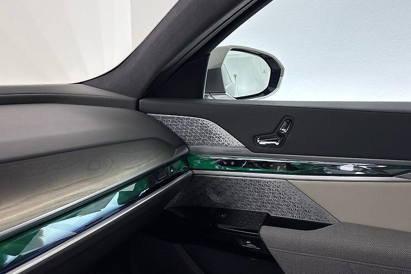 BMW i7 xDrive60 - fotka 20 z 27