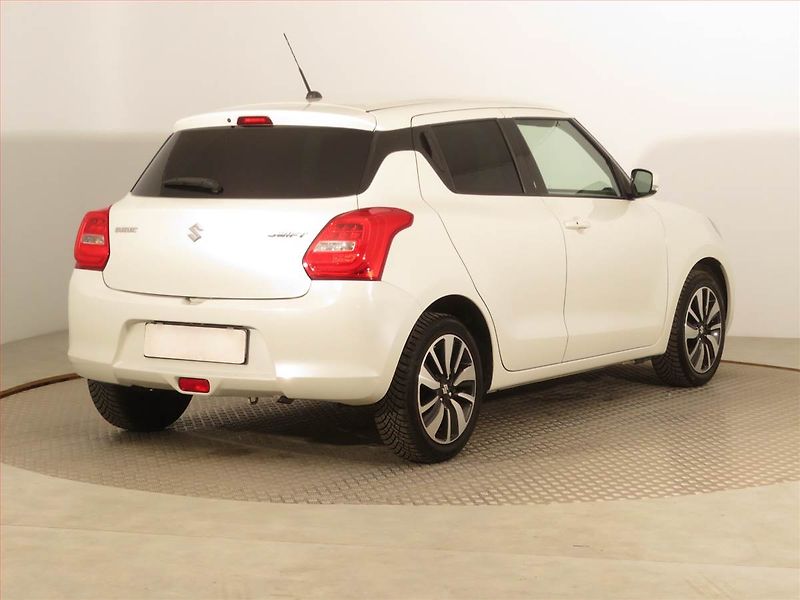 Suzuki Swift (2019) 1.2 DualJet, Automat - fotka 5 z 19