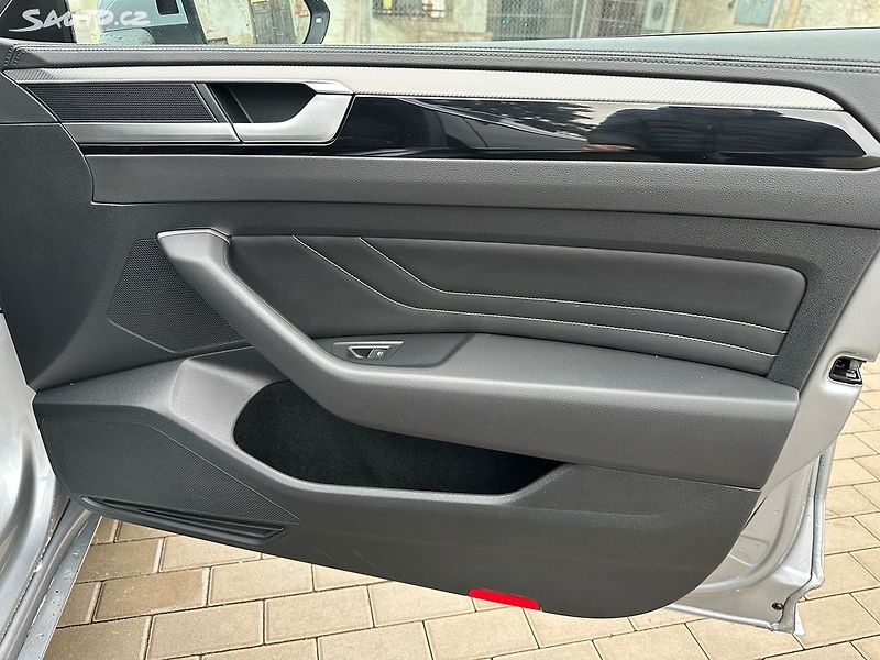 Volkswagen Arteon 2,0 TSI 206 KW R Line kam.360 - fotka 19 z 24