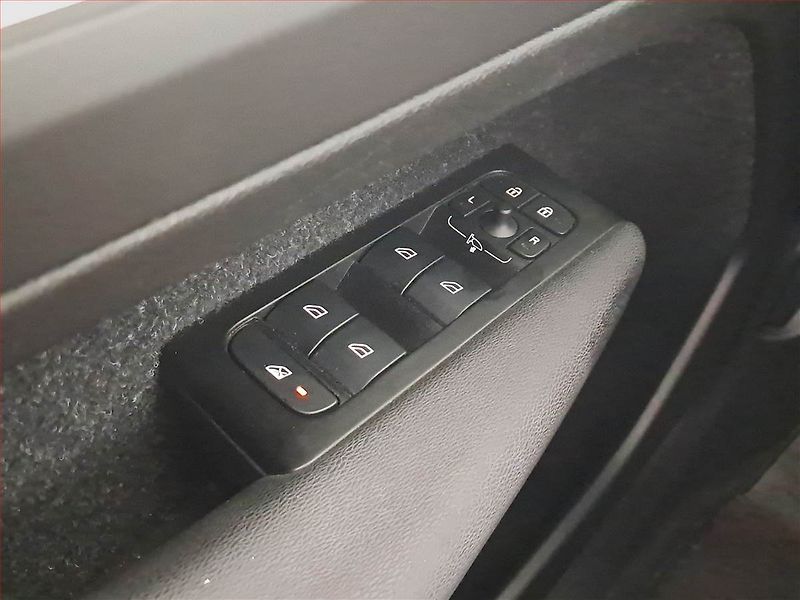 Volvo XC40 (2020) T3 - fotka 16 z 17