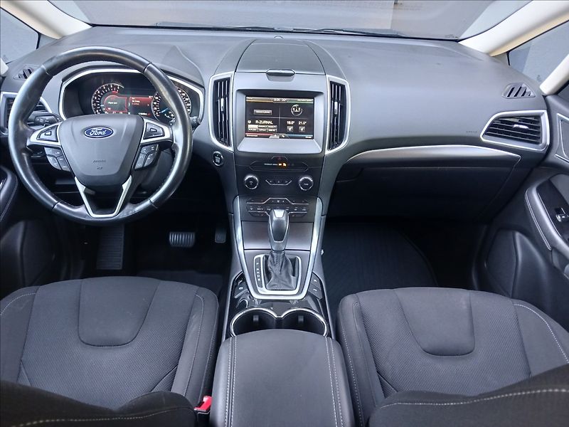 Ford S-MAX 2,0 Titanium 110 kW PowerShift - fotka 19 z 39