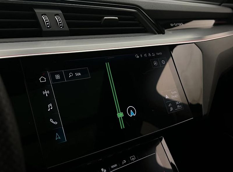 Audi Q8 e-tron 55 Q 360kam Vzduch Tažné Pano  - fotka 26 z 37