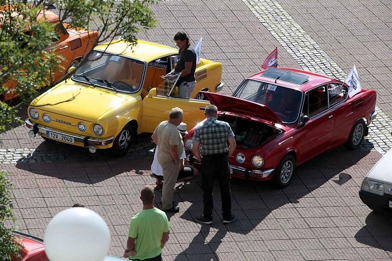 Již 8. ročník tradičního zlínského setkání všech majitelů vozů značky Škoda vyrobených do roku 1994. Náměstí Míru ve Zlíně.