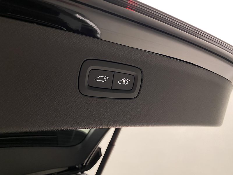 Volvo XC90 T8 AWD RECHARGE  REZERVACE - fotka 36 z 67