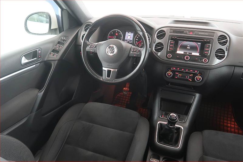 Volkswagen Tiguan (2012) R-Line 2.0 TDI, 4X4 - fotka 7 z 17