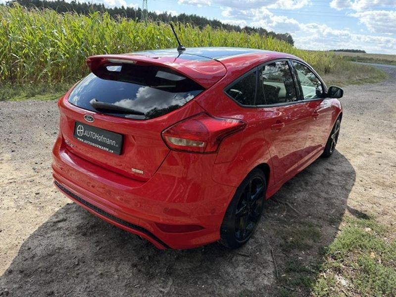 Ford Focus ST-line, 1.5 EcoBoost 110kW - fotka 6 z 31