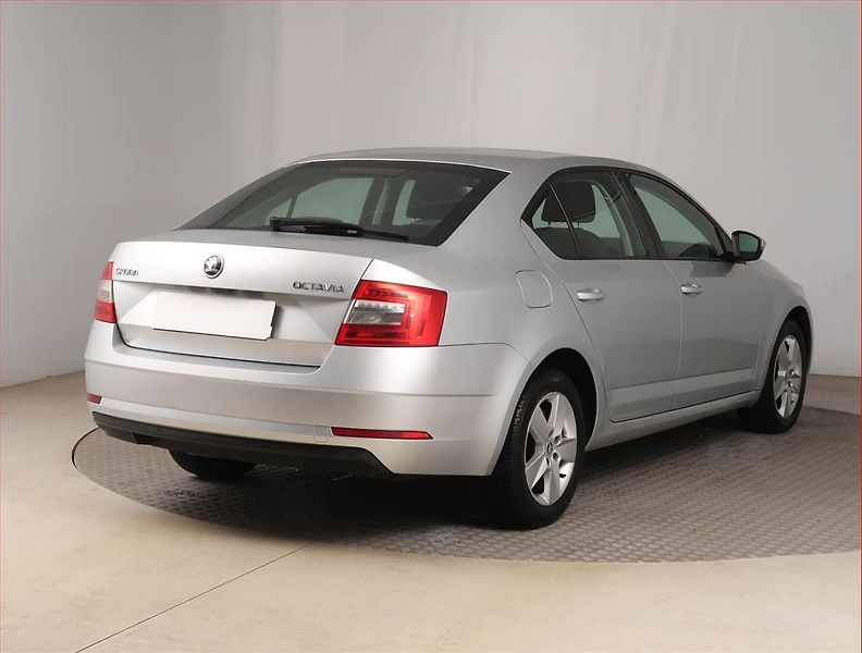 Škoda Octavia (2019) 1.6 TDI, Tempomat - fotka 5 z 15