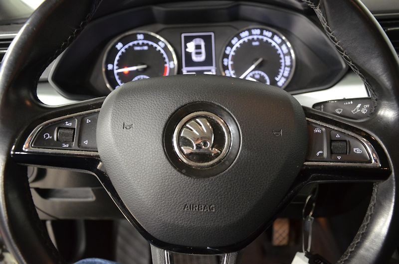 Škoda Superb (2018) 2.0TDi 110kw Ambition - fotka 14 z 18