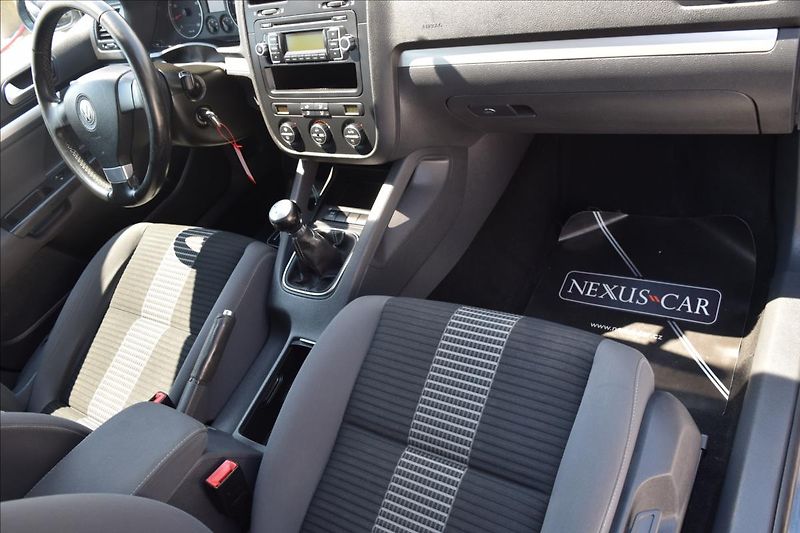 Volkswagen Golf 1,4 i 59KW NOVÁ STK ALU KLIMA - fotka 21 z 46