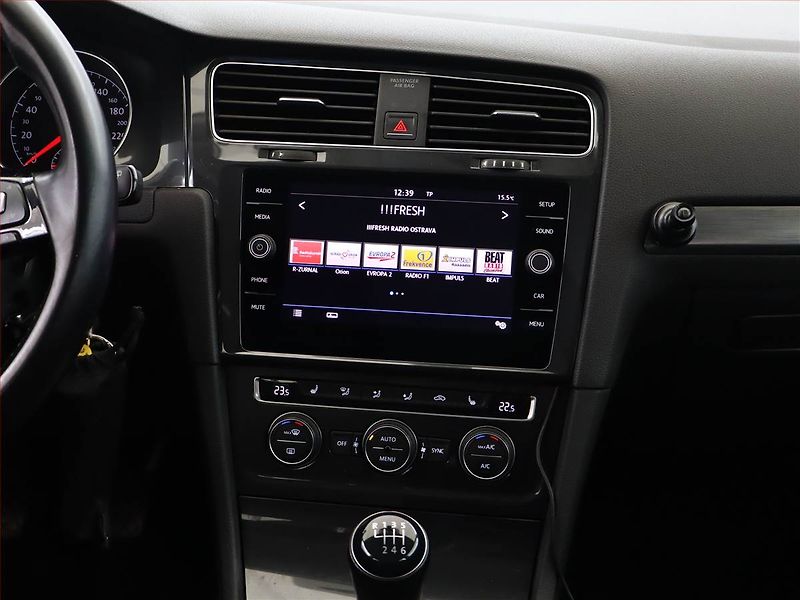 Volkswagen Golf (2018) 1.0 TSI, Tempomat - fotka 10 z 17