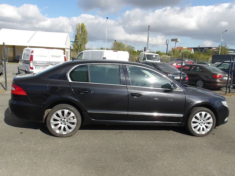 Škoda Superb 2,0TDi 103kW DSG ! ČR ! 2.MAJ. - fotka 6 z 45