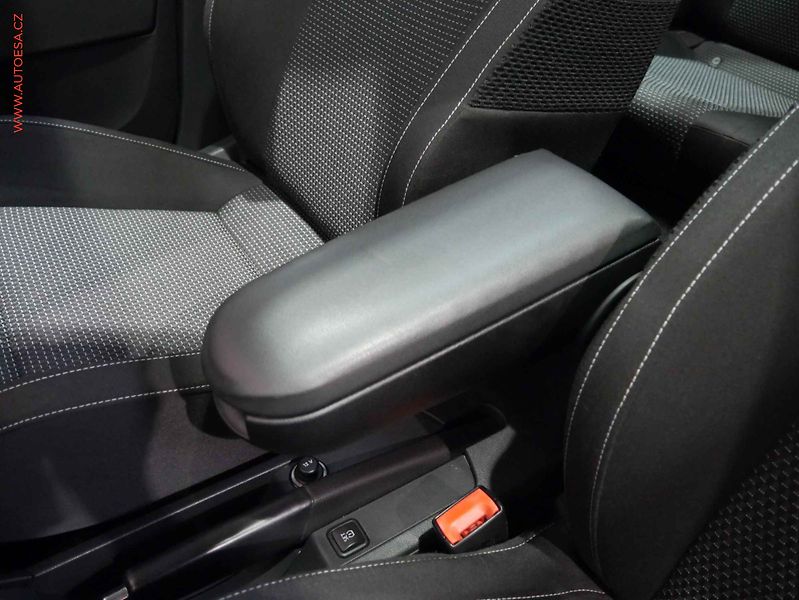 Škoda Rapid (2014) 1.2 TSi, 1.maj, Xenon - fotka 16 z 18