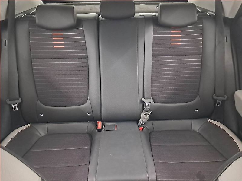 Kia Stonic (2021) 1.2 DPI, Kůže, Navi, Tempomat - fotka 10 z 24