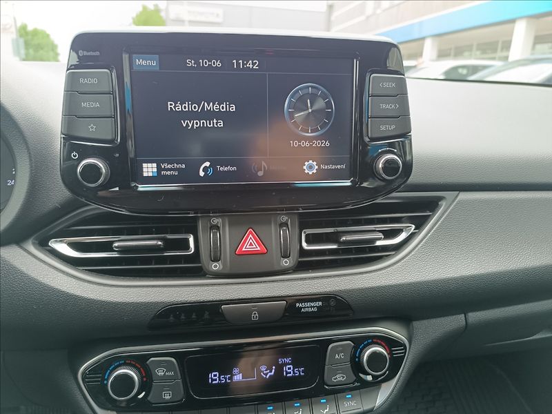Hyundai i30 1,0 T-GDi DCT Smart - fotka 12 z 22