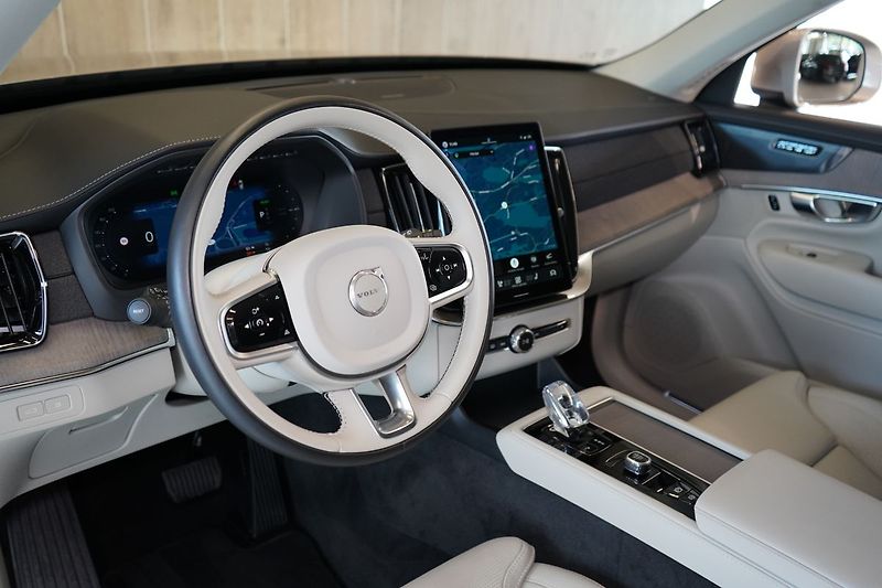 Volvo XC90 T8 PLUS Bright, Vzduch, 360° - fotka 18 z 50
