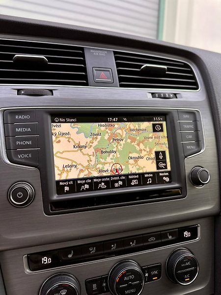 Volkswagen Golf (2015)  VII KOMBI 1.6 TDI DSG WEBASTO - fotka 22 z 28