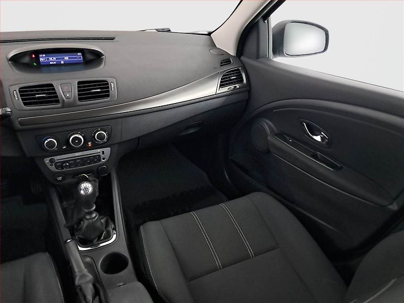 Renault Mégane (2014) Confort 1.6 16V, ČR,1.maj - fotka 8 z 16
