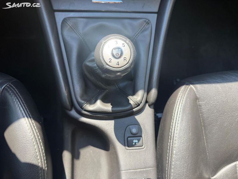 Jaguar X-Type (2002) 2.1 V6 114kw Manuál Nová STK - fotka 20 z 22